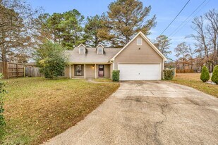 125 N Chestnut Dr in Columbus, MS - Building Photo