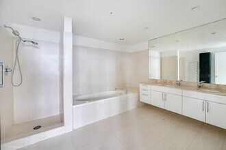 7929 West Dr in North Bay Village, FL - Building Photo - Building Photo