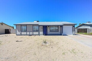 13052 N 40th Pl in Phoenix, AZ - Building Photo