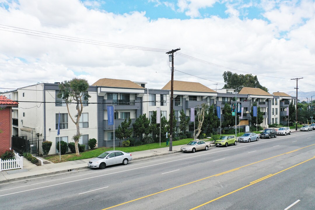 Tarzana Springs in Tarzana, CA - Building Photo