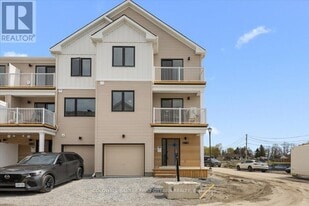 516 Celestine Private in Ottawa, ON - Building Photo