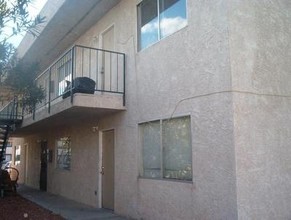 2321 Clifford Ave in Las Vegas, NV - Foto de edificio - Building Photo