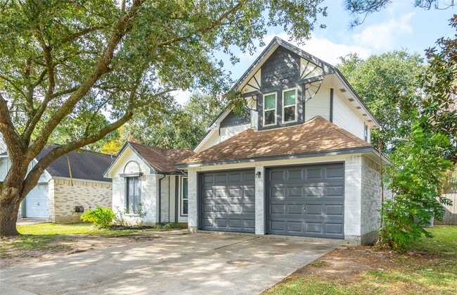 718 Regency Ct in Friendswood, TX - Building Photo - Building Photo