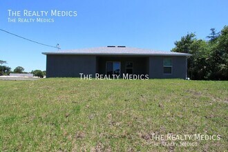 978 Gulfport Rd SE in Palm Bay, FL - Building Photo - Building Photo