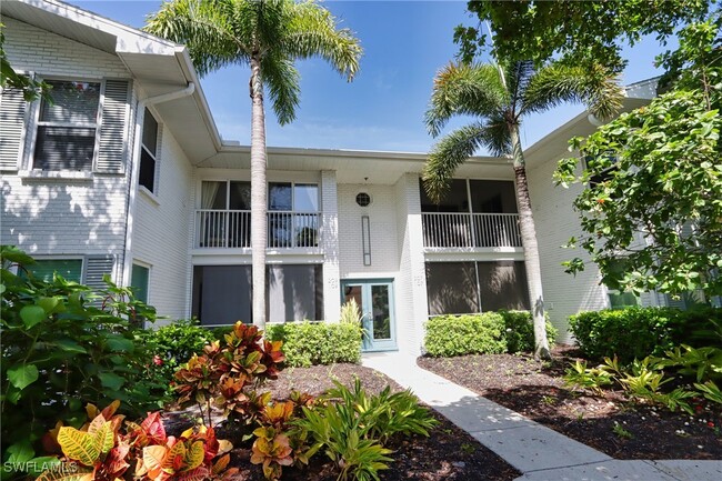 800 S Golf Dr in Naples, FL - Foto de edificio - Building Photo