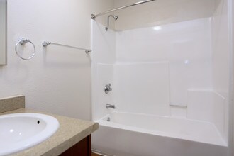 Creekside Villas Apartments in San Diego, CA - Building Photo - Interior Photo