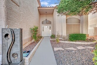 2705 Meander in Las Vegas, NV - Foto de edificio - Building Photo