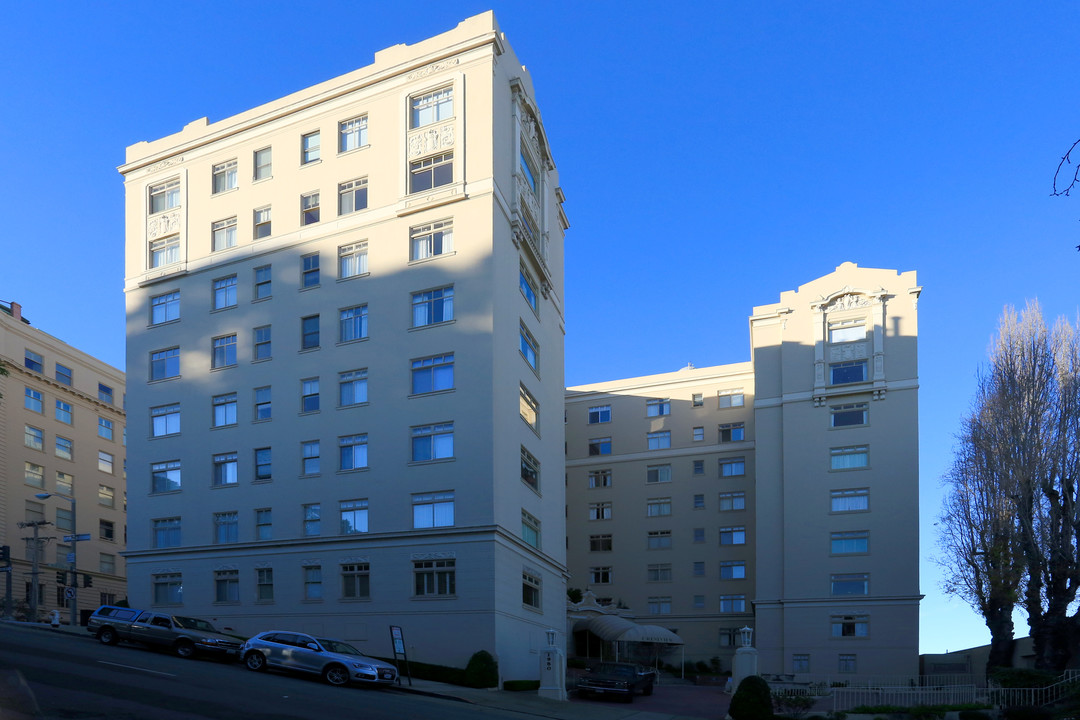 Crest View Apartments in San Francisco, CA - Building Photo