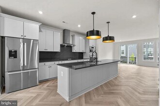 13916 Aviation Pl in Herndon, VA - Building Photo - Building Photo