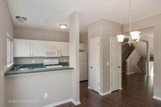 1325 Chestnut Ln in Yorkville, IL - Building Photo - Building Photo