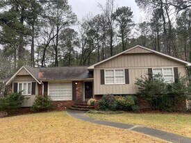 3304 Wisteria Dr in Vestavia Hills, AL - Building Photo