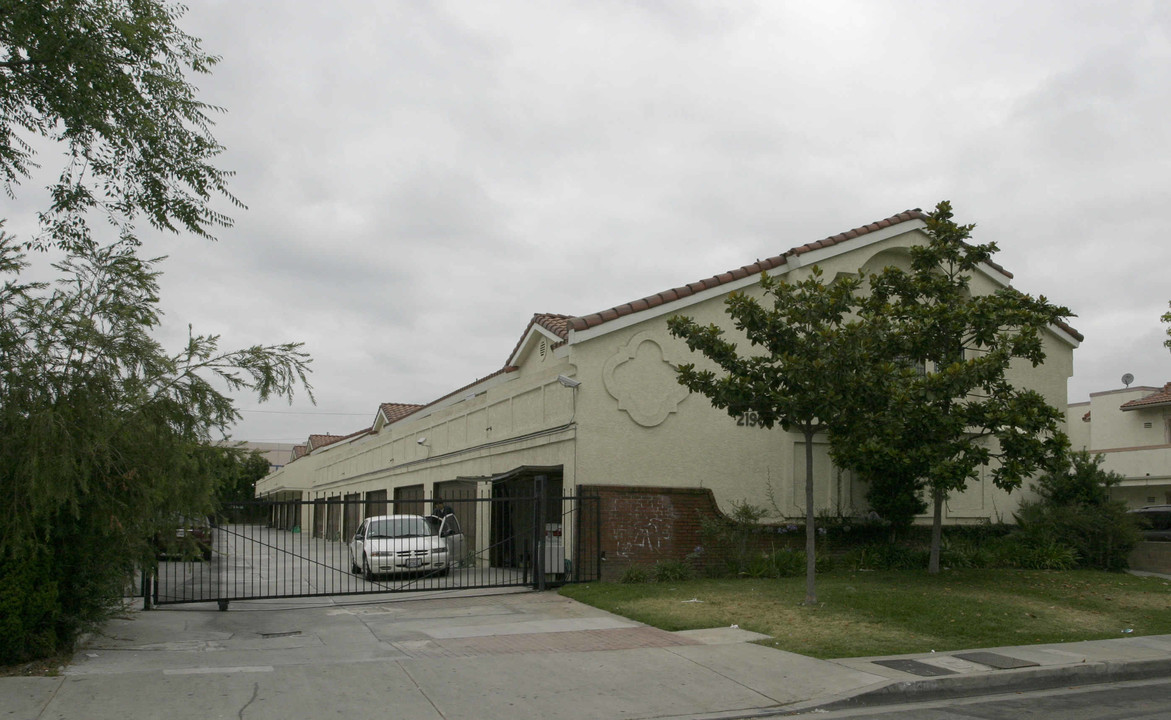 21901 Belshire Ave in Hawaiian Gardens, CA - Foto de edificio