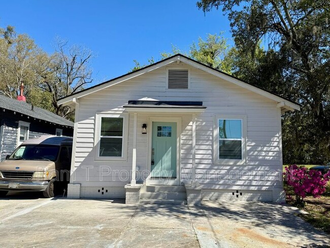 property at 18 W 56th St