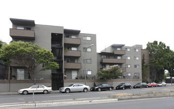 Lakeview Towers Apartments in Oakland, CA - Foto de edificio - Building Photo