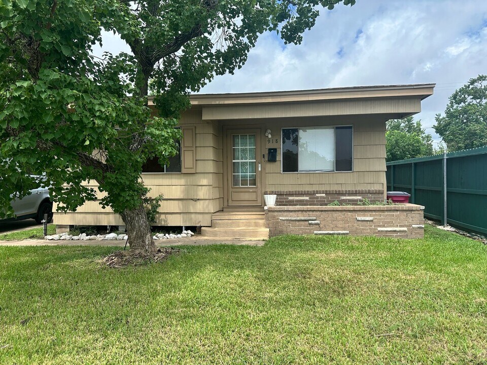 918 W 5th St in Freeport, TX - Building Photo