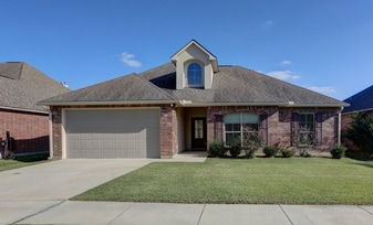 120 Endicott Dr in Carencro, LA - Building Photo