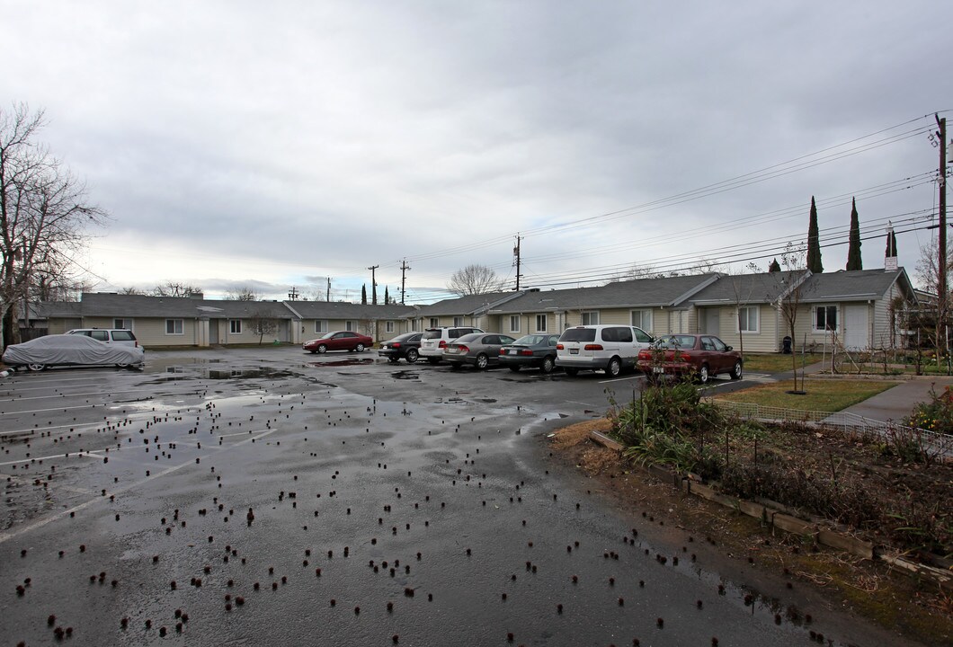 3310 Chettenham Dr in Rancho Cordova, CA - Foto de edificio