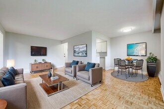 Lakewood Apartments II in Mississauga, ON - Building Photo - Building Photo