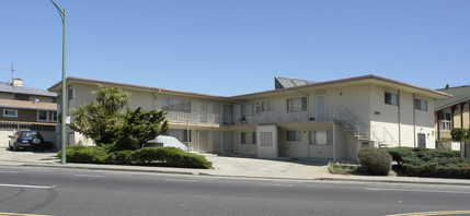 5600 Bancroft Ave in Oakland, CA - Building Photo - Building Photo