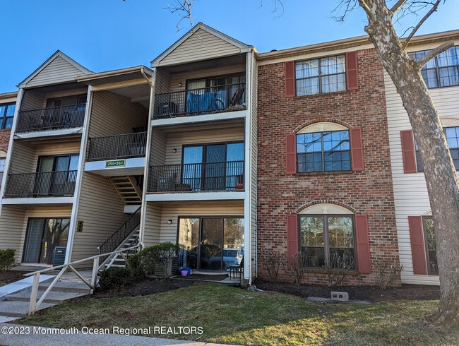 property at 259 Hampshire Ct