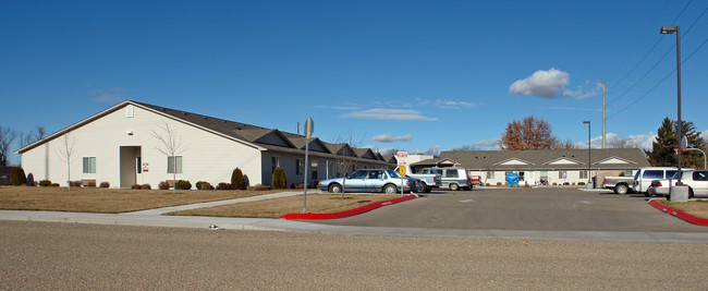 Columbia Gardens Apartments in Caldwell, ID - Foto de edificio - Building Photo