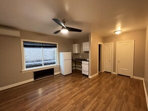 2405 Hennepin Ave in Minneapolis, MN - Building Photo - Building Photo