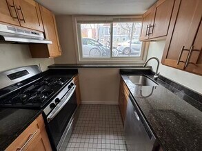 22 Hingham St, Unit 4B in Cambridge, MA - Foto de edificio - Building Photo