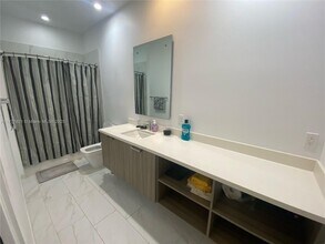1025 NE 18th Ave in Fort Lauderdale, FL - Building Photo - Building Photo