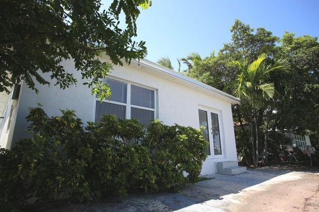 7885 Crespi Blvd in Miami Beach, FL - Building Photo