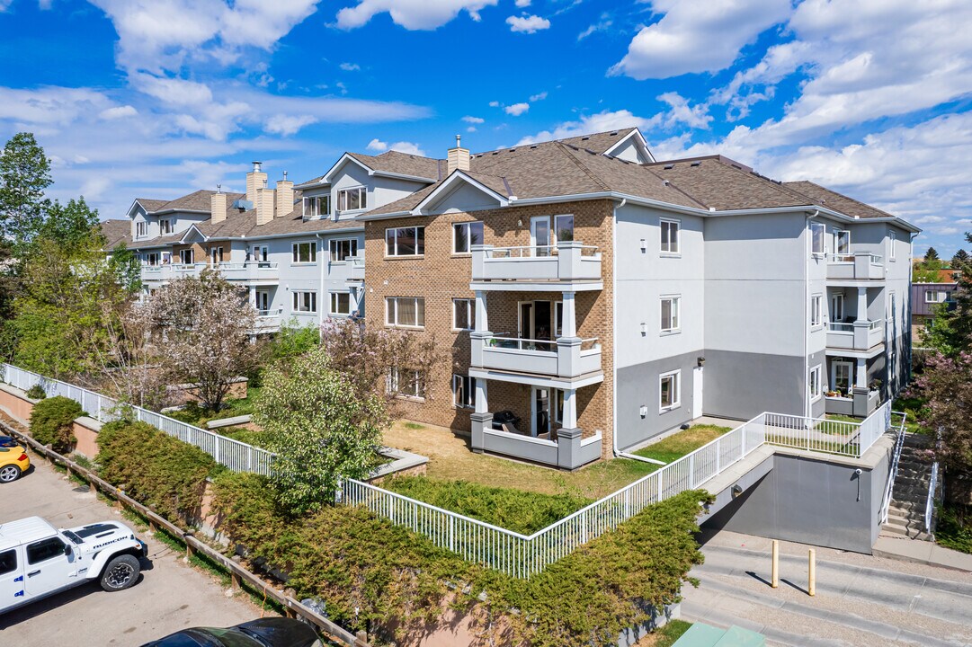 790 Kingsmere Cres SW in Calgary, AB - Building Photo