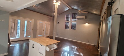 211 E Voorhis Ave in DeLand, FL - Foto de edificio - Building Photo