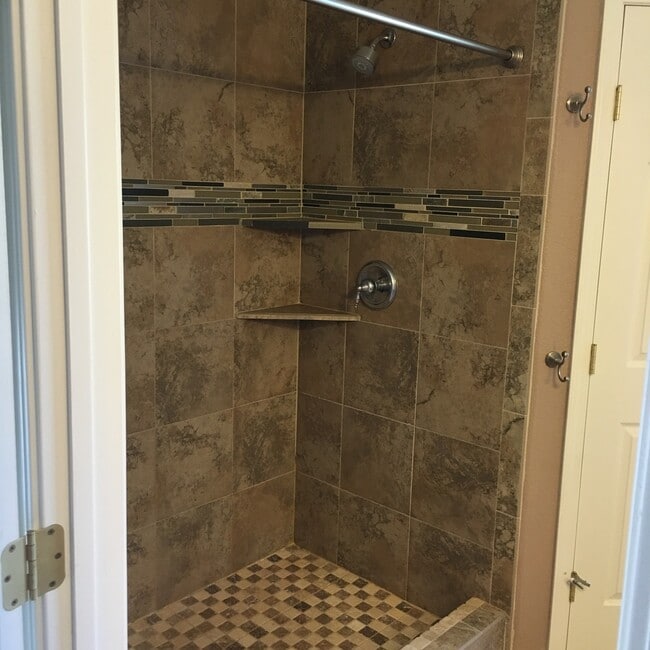 2129 Hayes in Portales, NM - Foto de edificio - Building Photo