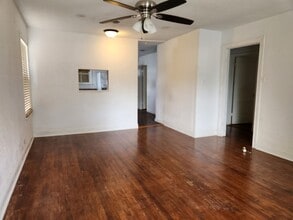 724 Wheless Ave in Kerrville, TX - Building Photo - Building Photo