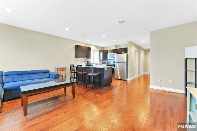 210 Hackensack St in Wood Ridge, NJ - Building Photo - Building Photo