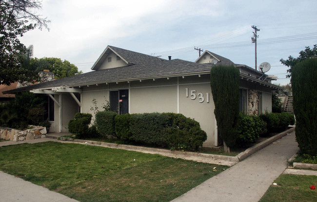 1531-1535 E Benmore Ln in Anaheim, CA - Building Photo - Building Photo