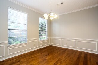 5111 Natural Bridge Dr in Houston, TX - Building Photo - Building Photo