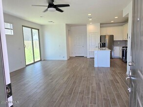 4240 S 58th Ave in Phoenix, AZ - Foto de edificio - Building Photo