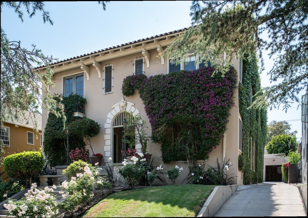 Fully Furnished Fourplex in Hancock Park in Los Angeles, CA - Building Photo