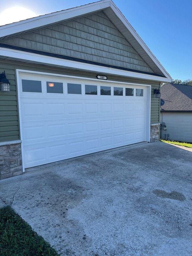 103 Sandstone Dr in St. Robert, MO - Building Photo - Building Photo