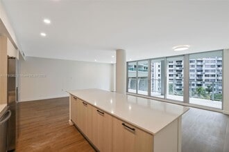 1500 Bay Rd, Unit N-0229 in Miami Beach, FL - Building Photo - Building Photo