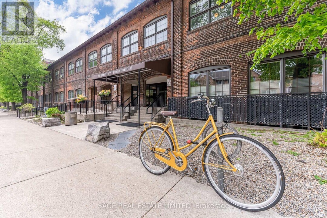 1100-1100 Lansdowne Ave in Toronto, ON - Building Photo