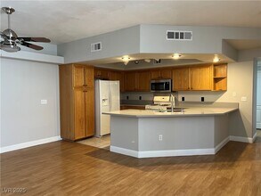 6912 Dorita Ave in Las Vegas, NV - Building Photo - Building Photo
