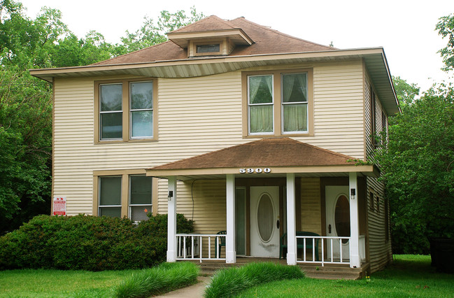 5900 Lewis St in Dallas, TX - Foto de edificio - Building Photo