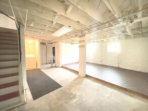1901 E Newberry Blvd, Unit 1901 Lower in Milwaukee, WI - Building Photo - Building Photo