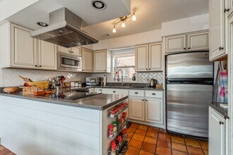300 Main St, Unit E in Evanston, IL - Building Photo - Building Photo