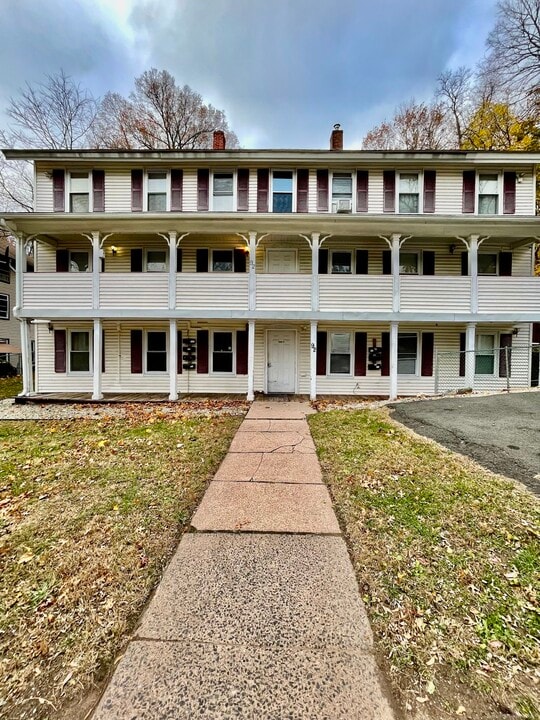 92 W Main St in Vernon, CT - Foto de edificio