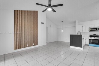 3065 N Oakland Forest Dr in Oakland Park, FL - Building Photo - Building Photo