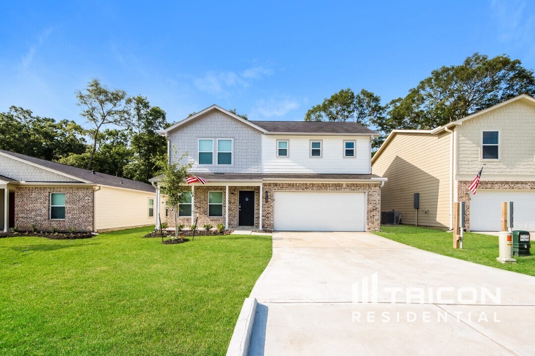 10110 Cerritos dr in Cut And Shoot, TX - Building Photo