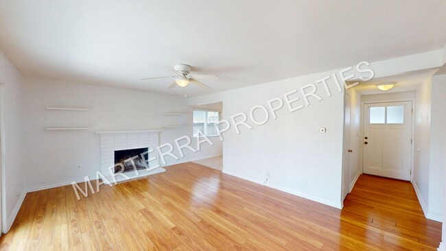 2509 Orange Ave in Costa Mesa, CA - Foto de edificio - Building Photo