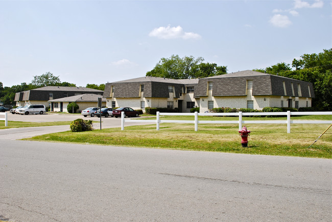 Heritage of Newark in Newark, TX - Building Photo - Building Photo